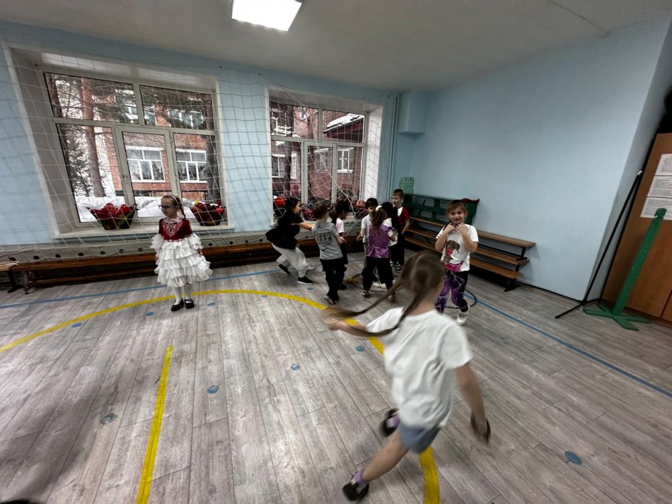 Играем в национальные игры.